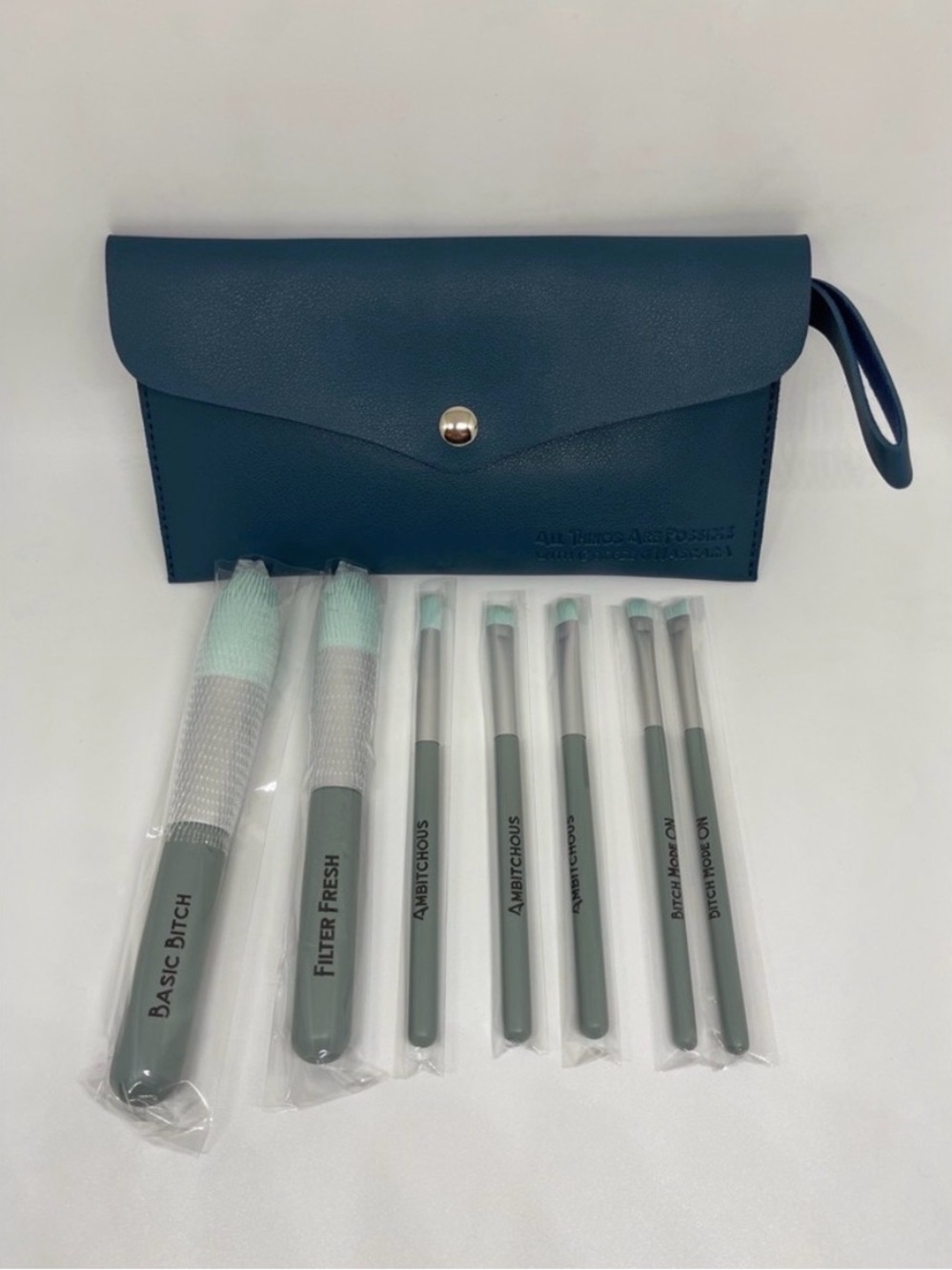 8-Pc Travel Makeup Brush Set & Bag - NWT - Picture 3 of 6